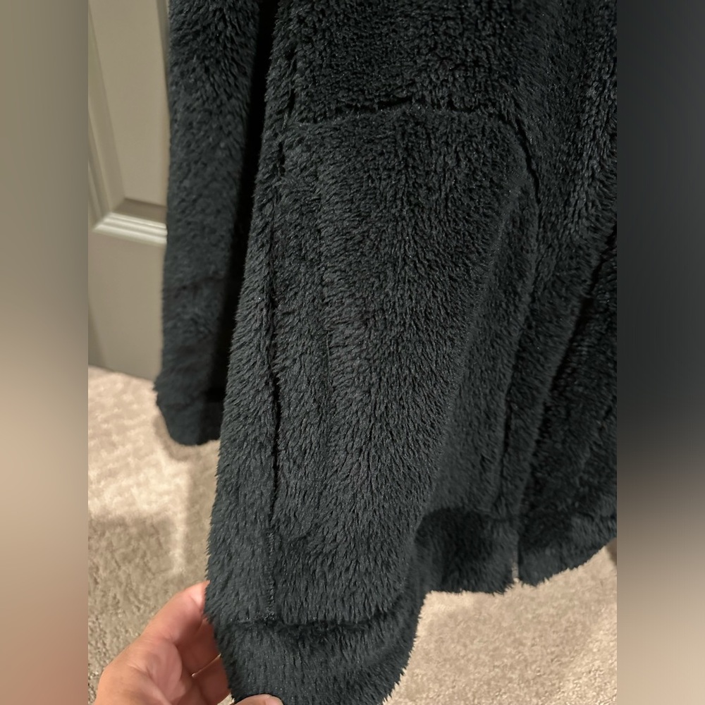 Black adidas fuzzy jacket size L - Picture 2 of 5